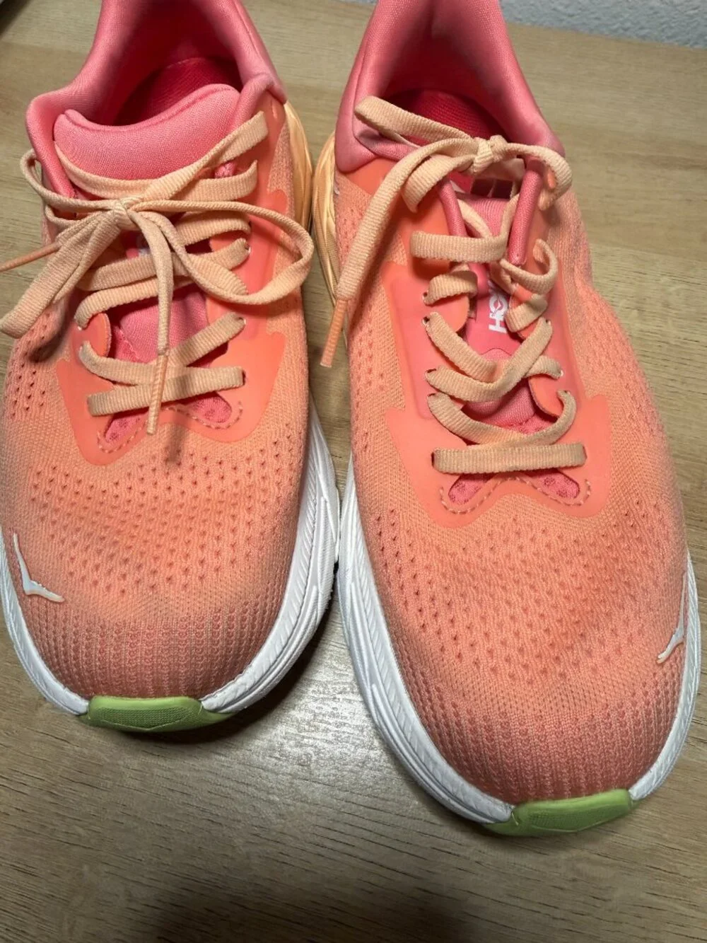 HOKA Women's Arahi 7 'Papaya Coral' Running Shoes - Size 7